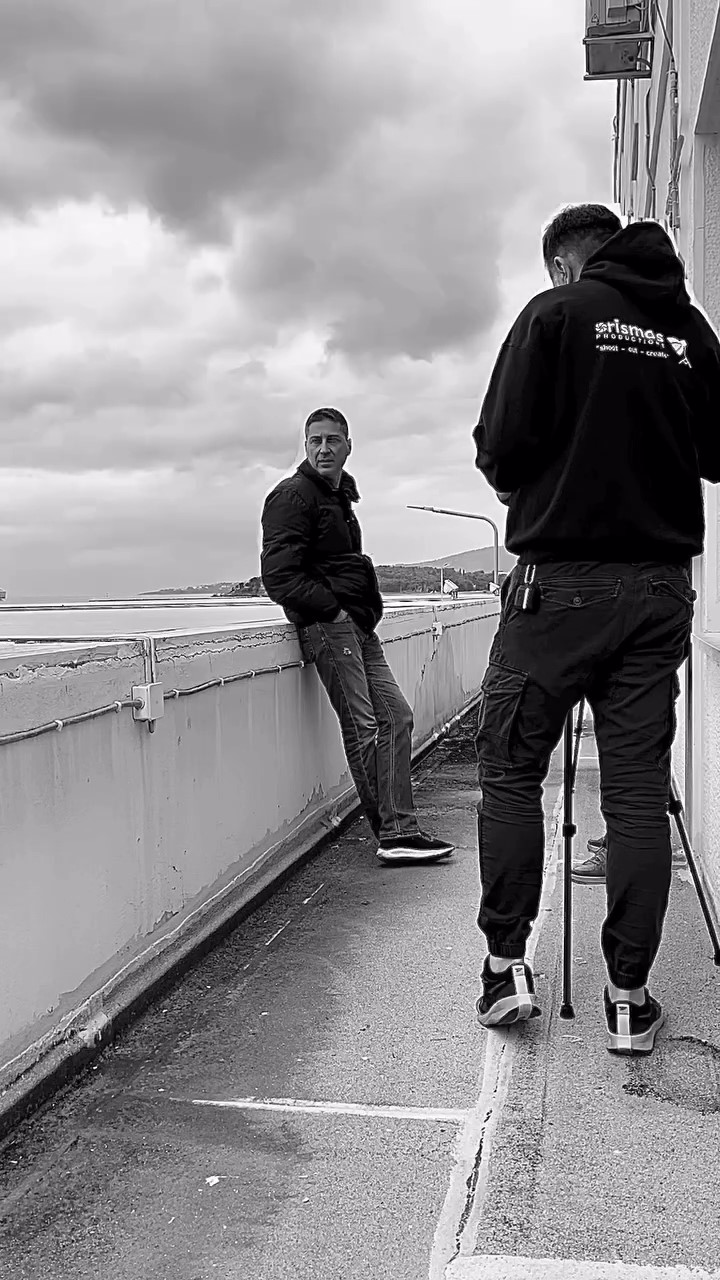 Γύρισμα σε rooftop με θέα τη θάλασσα