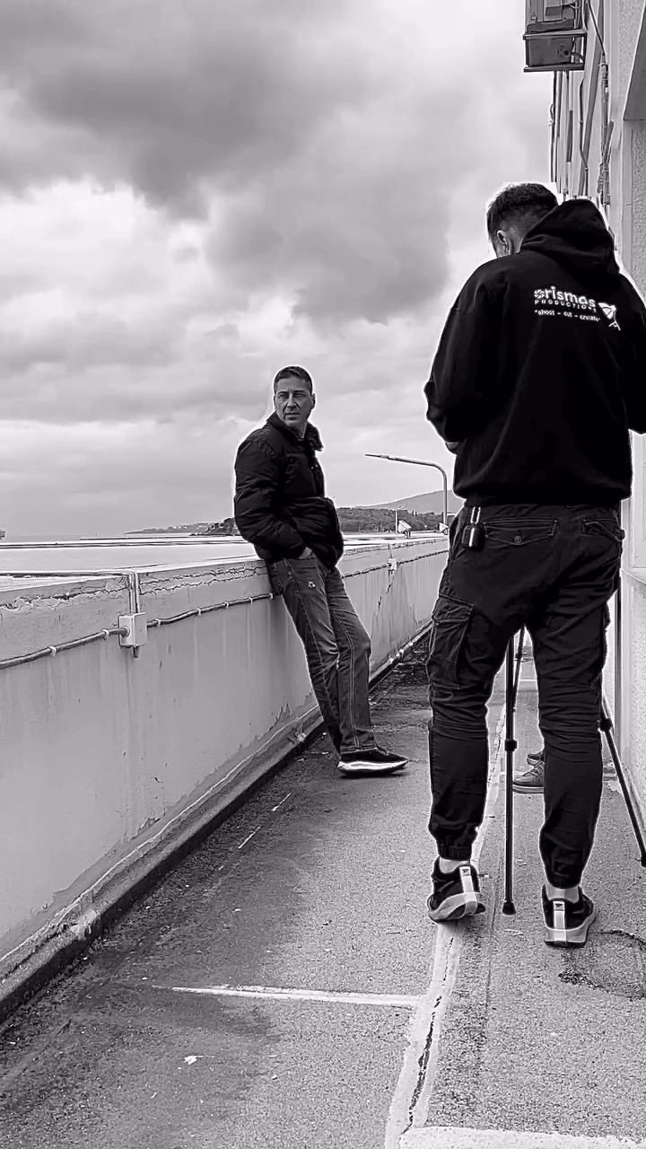 Γύρισμα σε rooftop με θέα τη θάλασσα